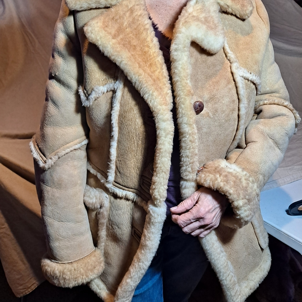 Vintage Sheepskin Shearling "Marlboro" Style Women's Jacket. Size 14.